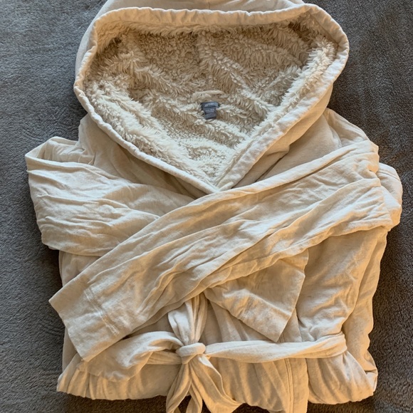 aerie Intimates & Sleepwear Aerie Cream Robe With Faux Fur Inside Poshmark